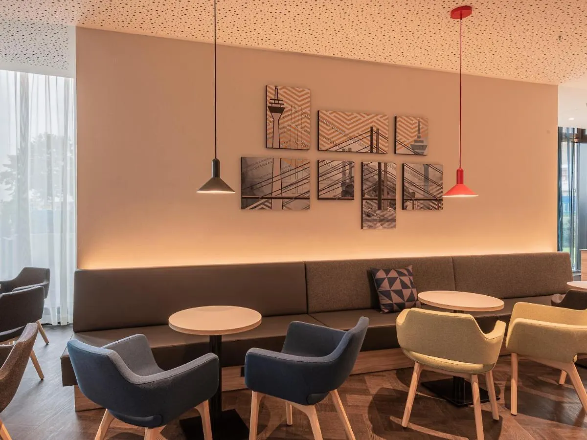 Holiday Inn Express Duesseldorf - Hauptbahnhof By Ihg 3*, Dusseldorf