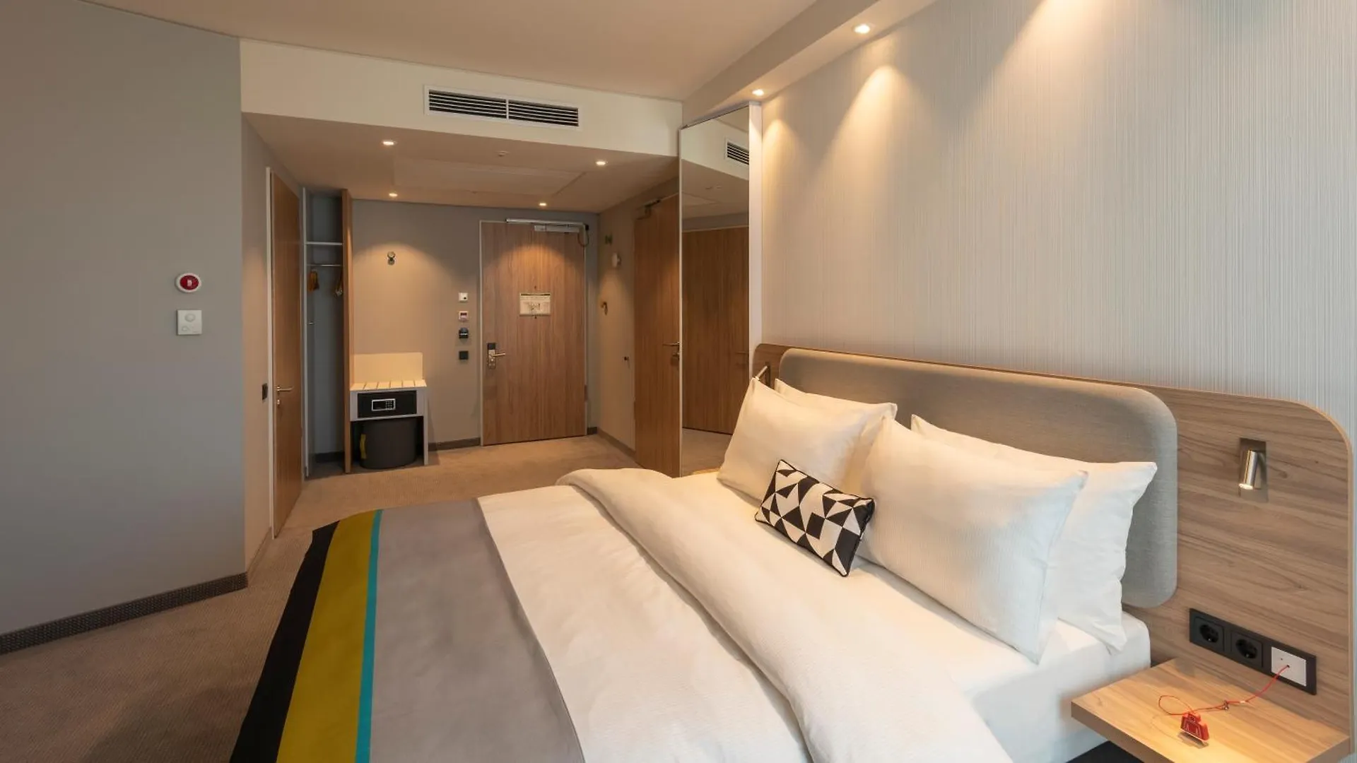 Holiday Inn Express Duesseldorf - Hauptbahnhof By Ihg Dusseldorf