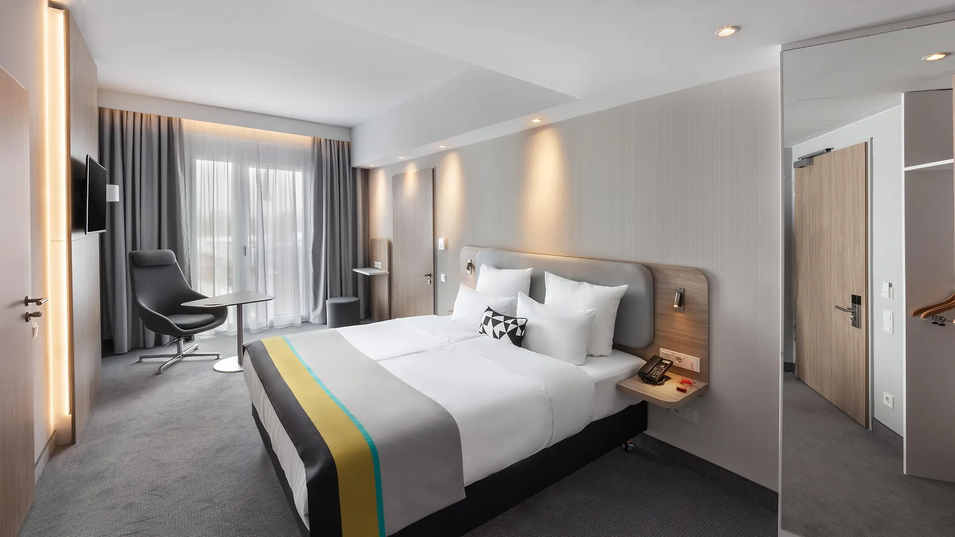 Holiday Inn Express Duesseldorf - Hauptbahnhof By Ihg