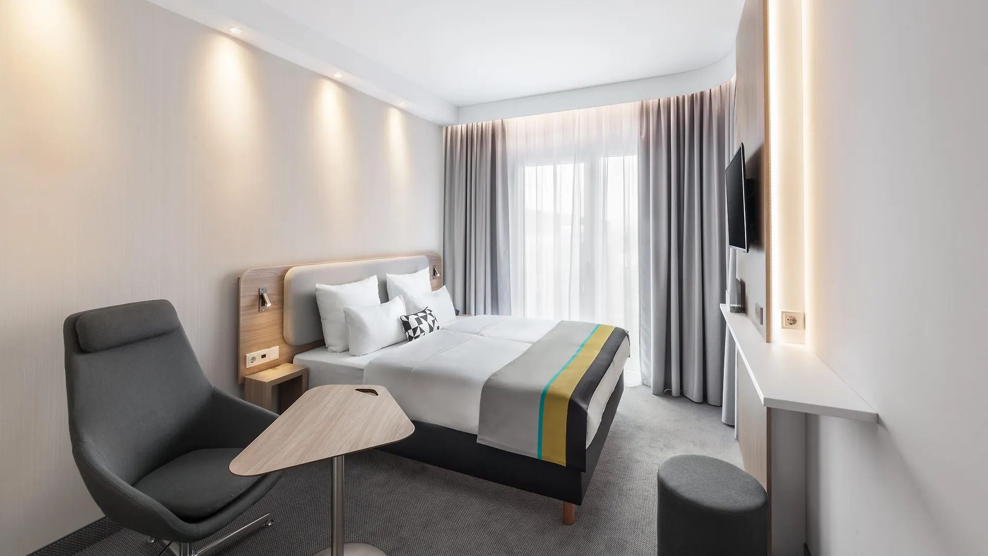 Holiday Inn Express Duesseldorf - Hauptbahnhof By Ihg Hotel