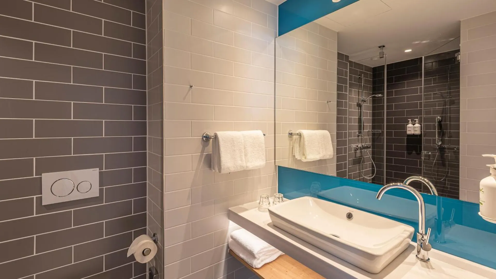 Holiday Inn Express Duesseldorf - Hauptbahnhof By Ihg Hotel